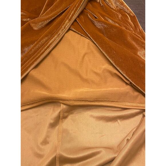 Baltic Born Kourtney Velvet One Shoulder Midi Dress in Spice L Holiday Fall - Picture 9 of 12